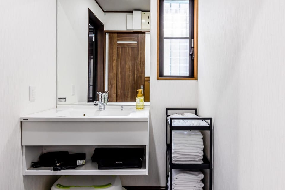 Bathroom, towels