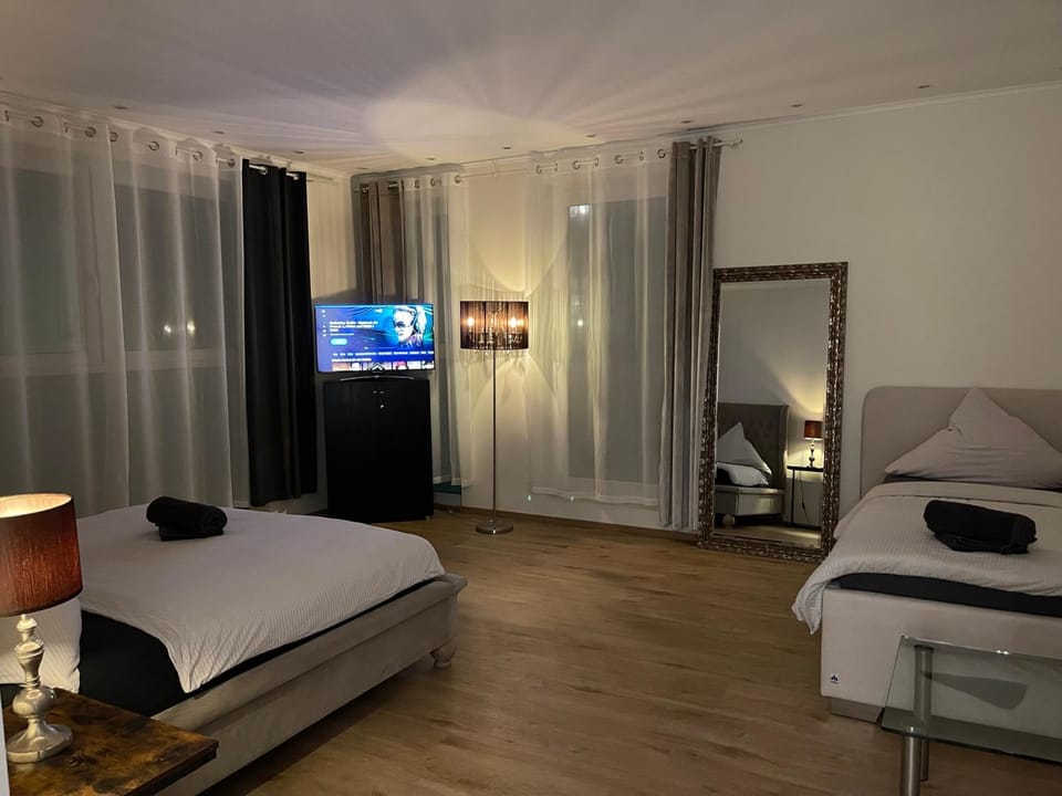 TV and multimedia, Photo of the whole room, Bedroom