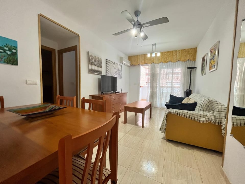 TV and multimedia, Living room, Dining area, fireplace, air conditioner