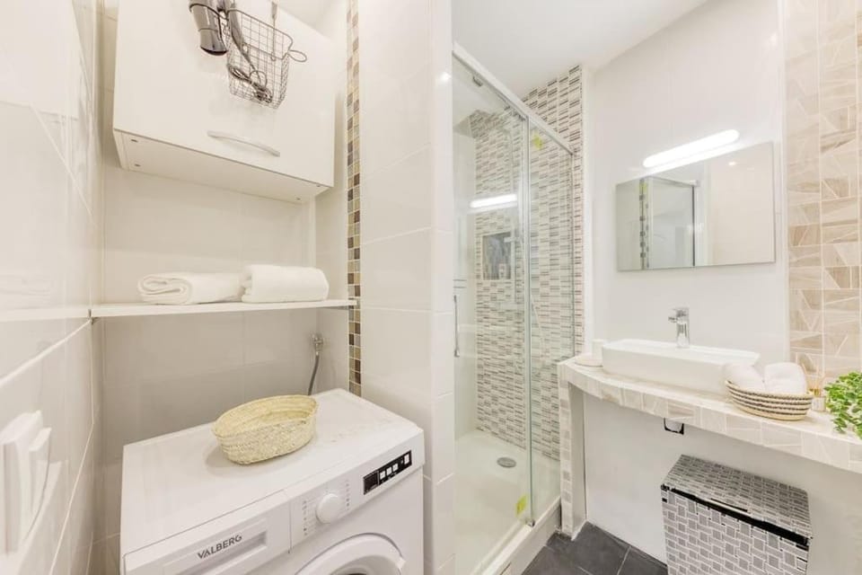 Shower, Bathroom, washing machine