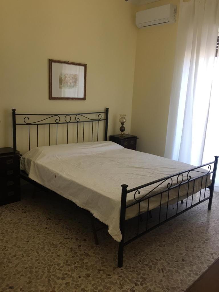 Bedroom, air conditioner