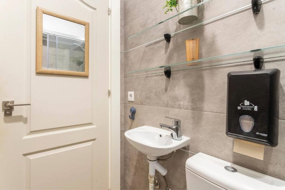 Shower, Toilet, Bathroom