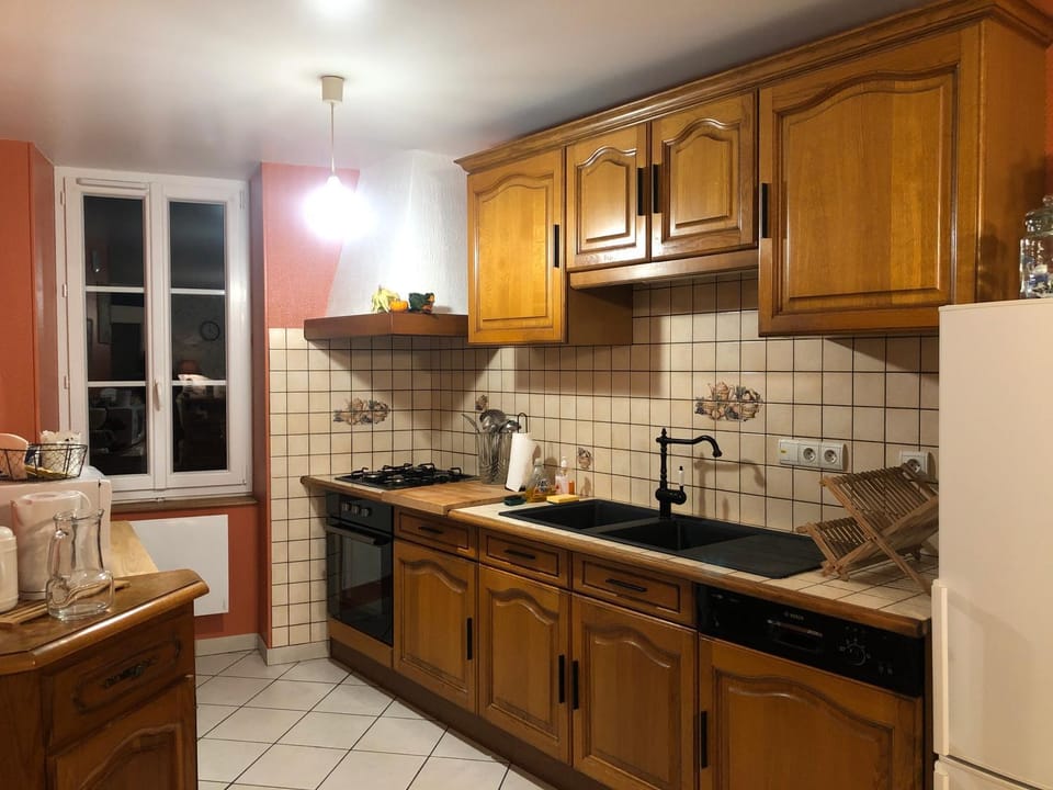 Kitchen or kitchenette