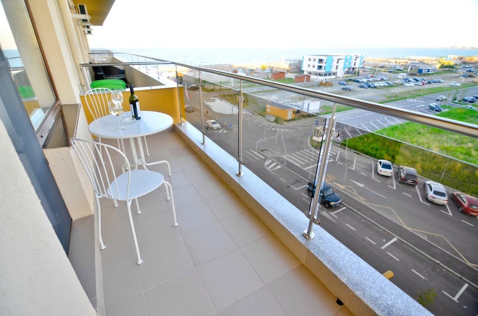 Day, Balcony/Terrace, Sea view, Street view, Alcoholic drinks