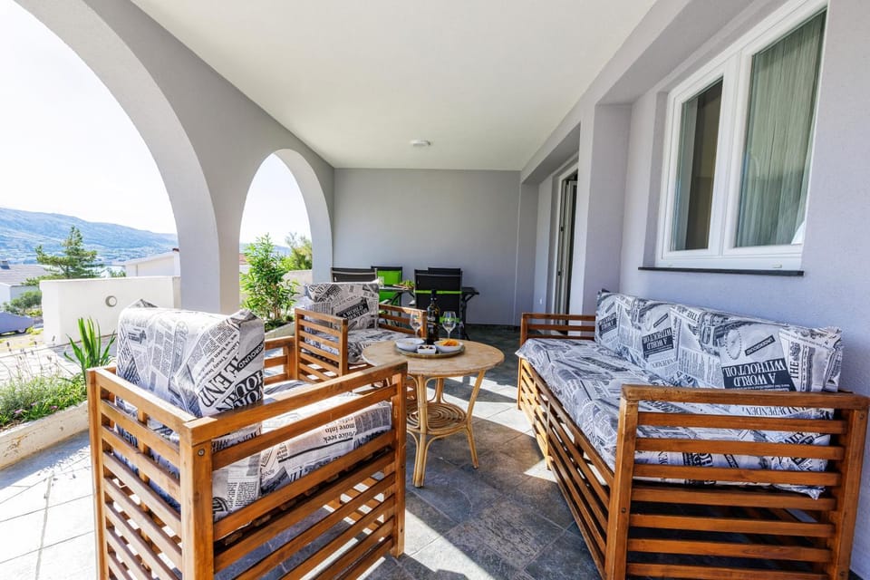 Patio, Day, Natural landscape, View (from property/room), Balcony/Terrace, Seating area, Mountain view, Sea view
