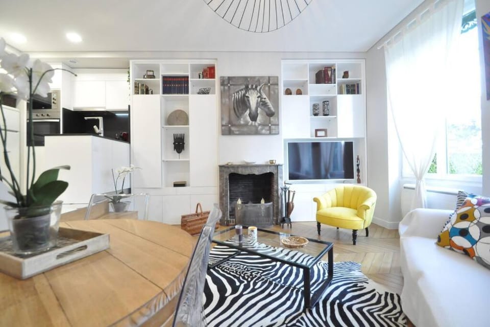 TV and multimedia, Living room, Dining area