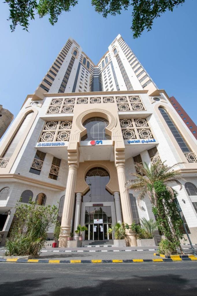Property building, Facade/entrance, Day