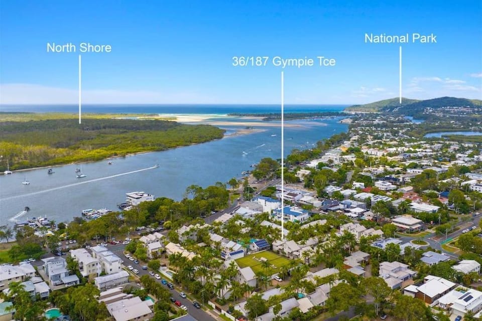 Nearby landmark, Day, Natural landscape, Bird's eye view, Beach, City view, Lake view, Mountain view, River view, Sea view