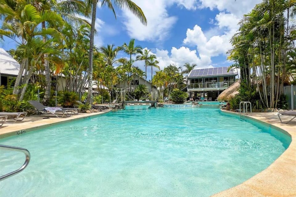 Spring, Garden, Garden view, Pool view, Swimming pool, Swimming pool, sunbed
