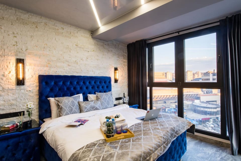 Bed, Photo of the whole room, Bedroom, towels