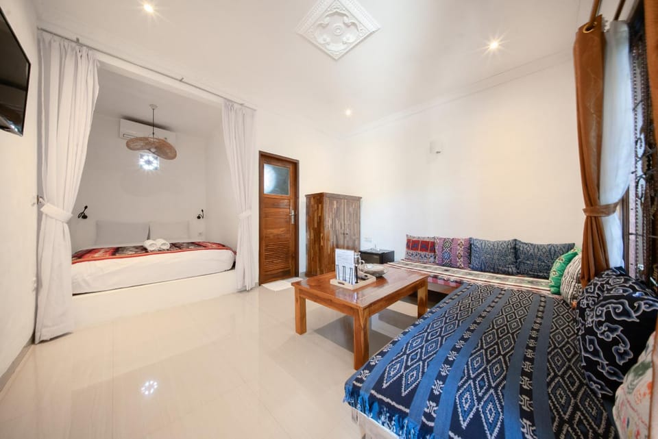 Bed, Living room, Photo of the whole room, Bedroom
