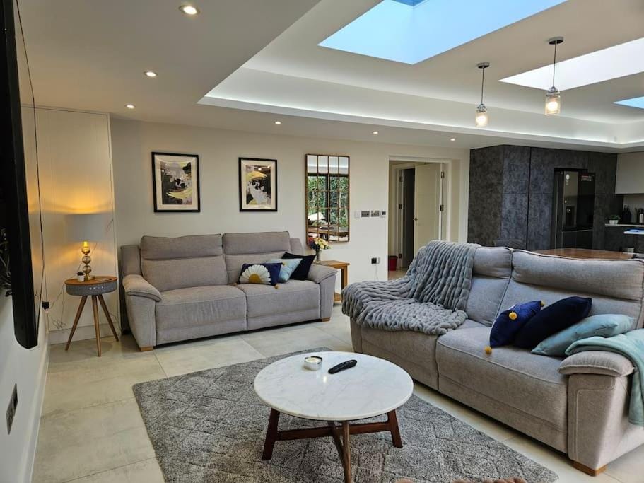 Homely 6 bed Cottage 30 mins to Heathrow, London, Legoland, Windsor Castle House in Wycombe District