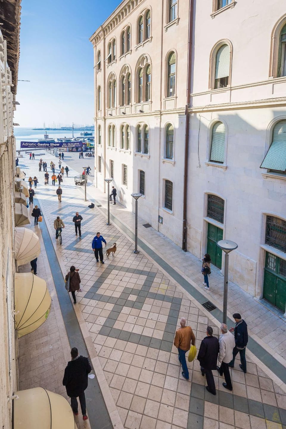 Sea view, Street view