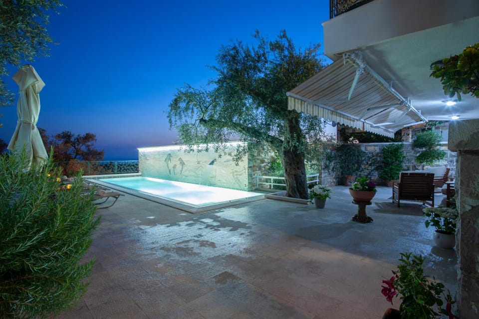 Property building, Garden view, Pool view, Swimming pool, Swimming pool