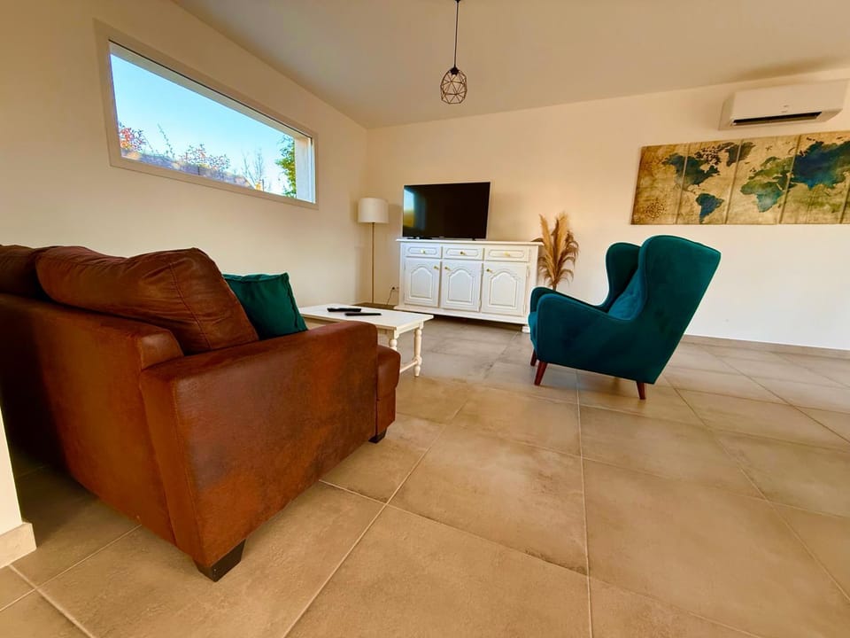 Villa Maria - Piscine - Parking- WIFI- Proche Ventoux - Ideal Cyclistes Villa in Mormoiron