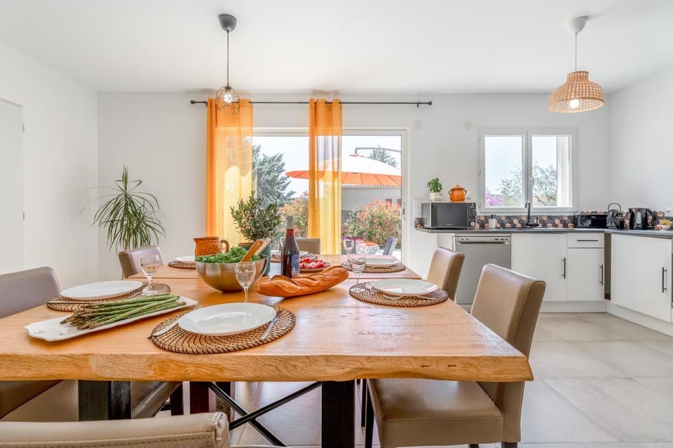 Dining area, Meals, kitchen