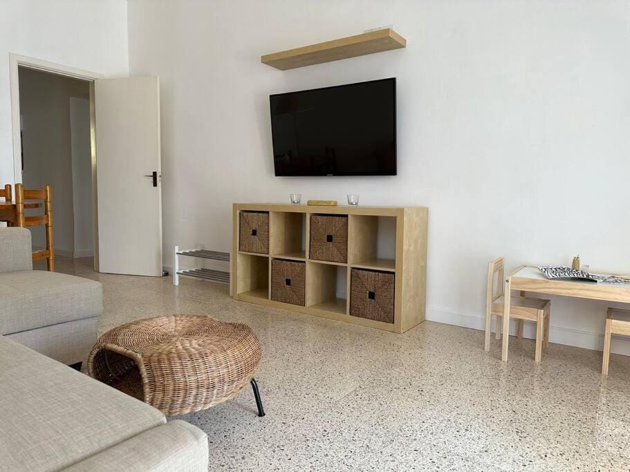 TV and multimedia, Living room, Dining area
