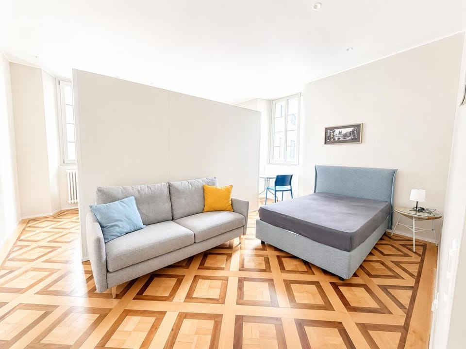 Bed, Seating area