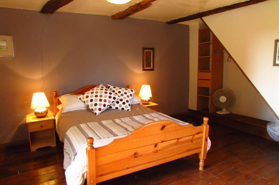 L'Oustal du Viaur - Gîtes Tournesol and Coquelicot House in Auvergne-Rhône-Alpes