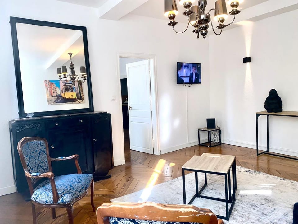 *Chic & Basic T3* place Carnot Apartment in Carcassonne