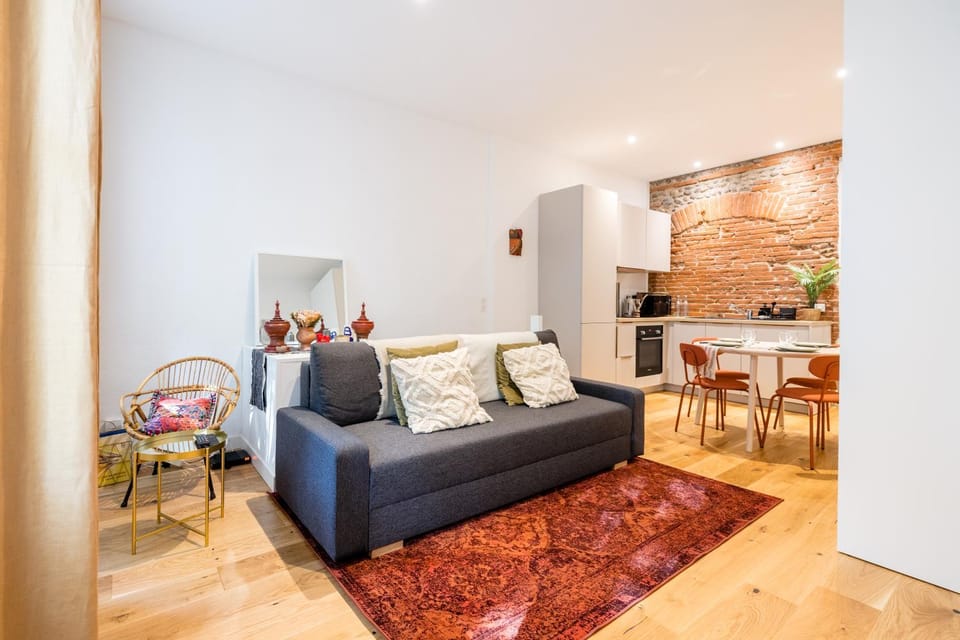 Kitchen or kitchenette, Living room, Seating area, Dining area, pet friendly