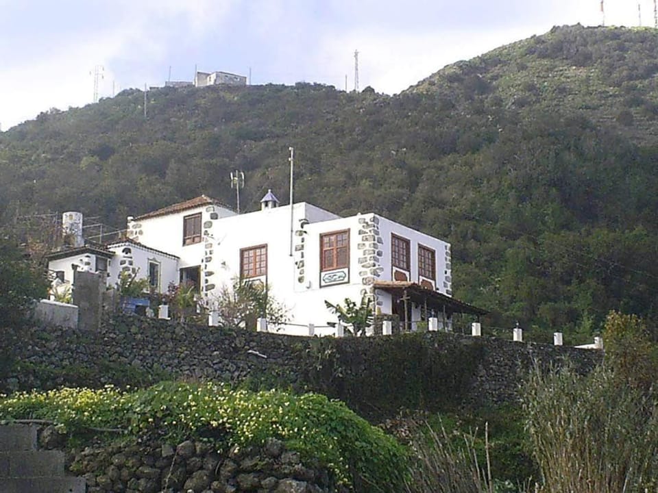 Property building, Day, Natural landscape, Mountain view