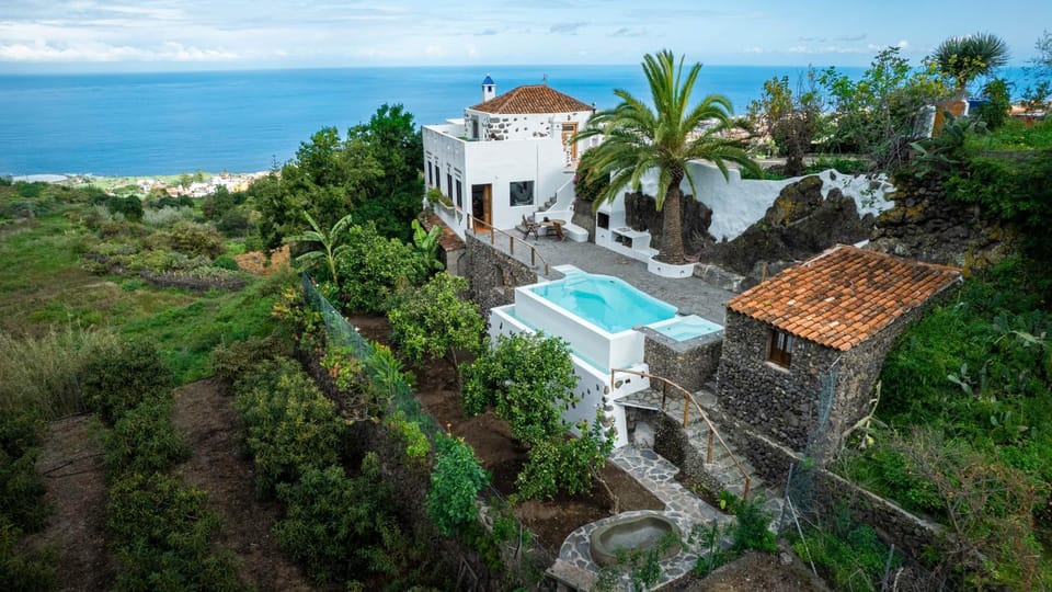 Property building, Natural landscape, Bird's eye view, Pool view, Sea view, Swimming pool