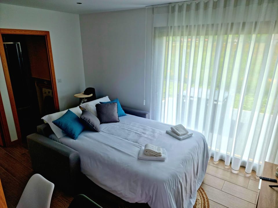 Bed, Living room
