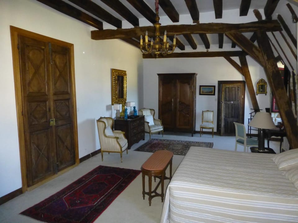Day, Decorative detail, Seating area, Bedroom, On site
