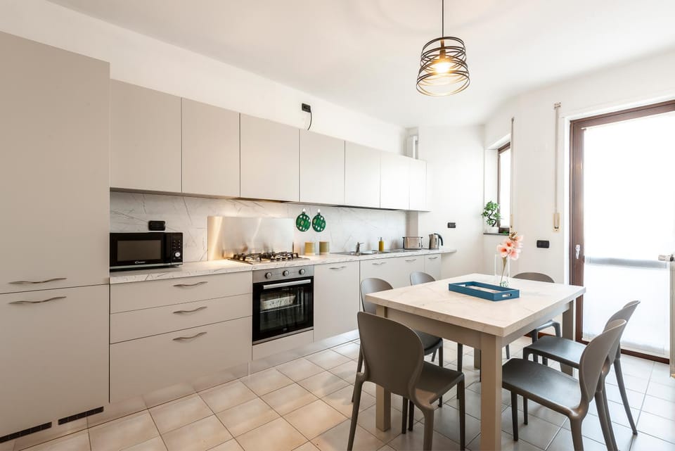 Kitchen or kitchenette, Dining area, dishwasher, pet friendly