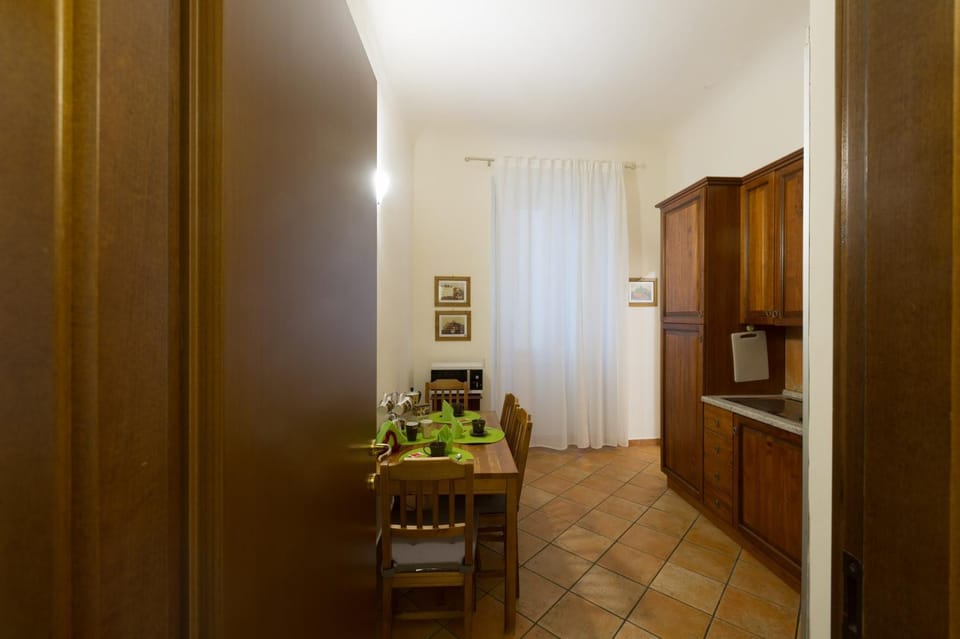 Coffee/tea facilities, Kitchen or kitchenette, Dining area