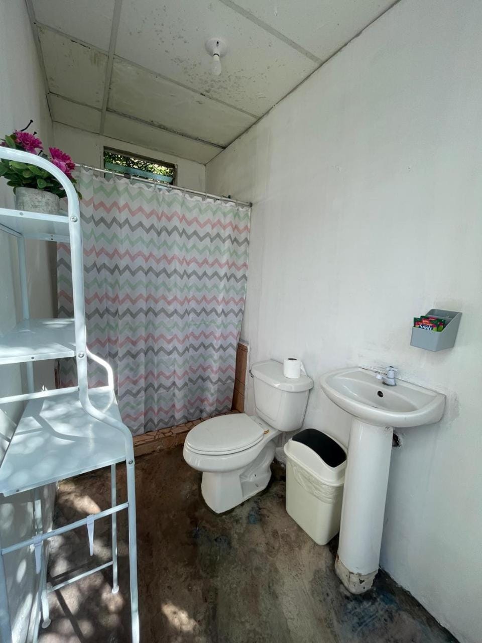 Bathroom, Breakfast