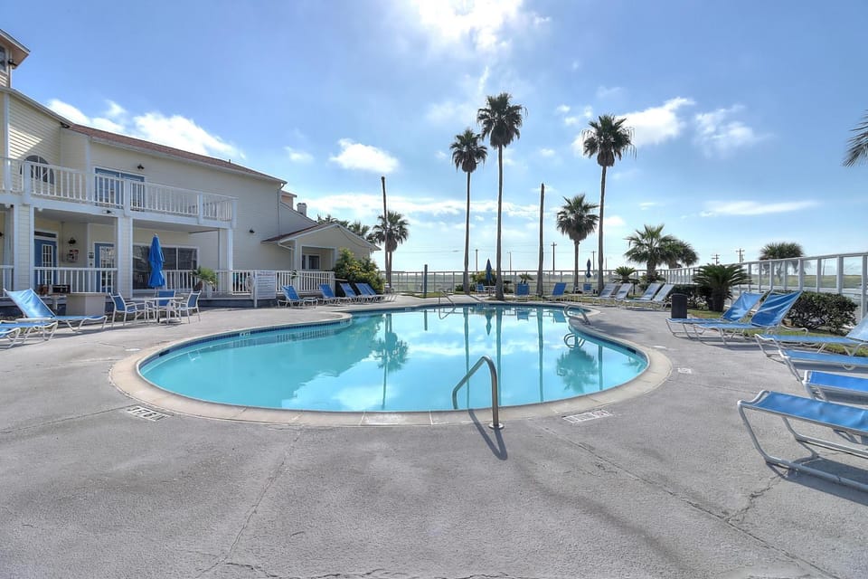 Beach Club 352 Apartment in North Padre Island