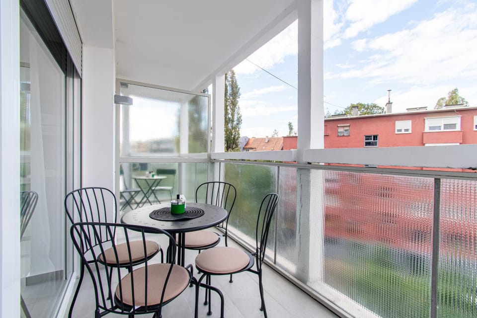 View (from property/room), Balcony/Terrace, Seating area