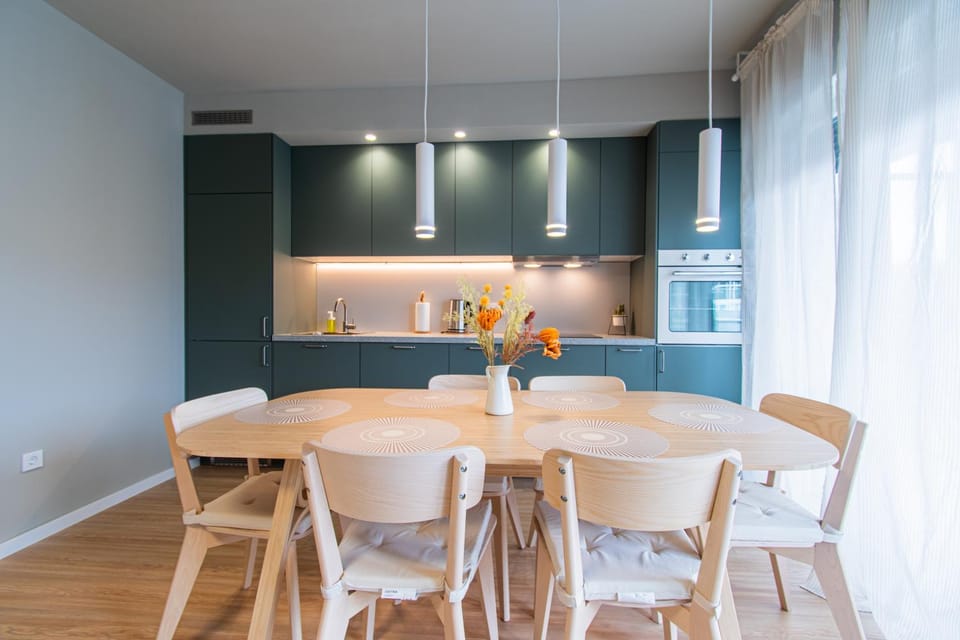 Kitchen or kitchenette, Seating area, Dining area