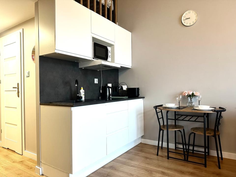 Zarembowicza Apt 52 - Self Check-In 20h - Lift Apartment in Wroclaw