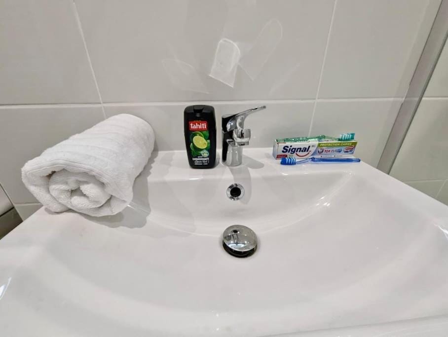 Magnifique T2 refait à neuf - Calme & Tout Equipé avec Parking Apartment in Grenoble