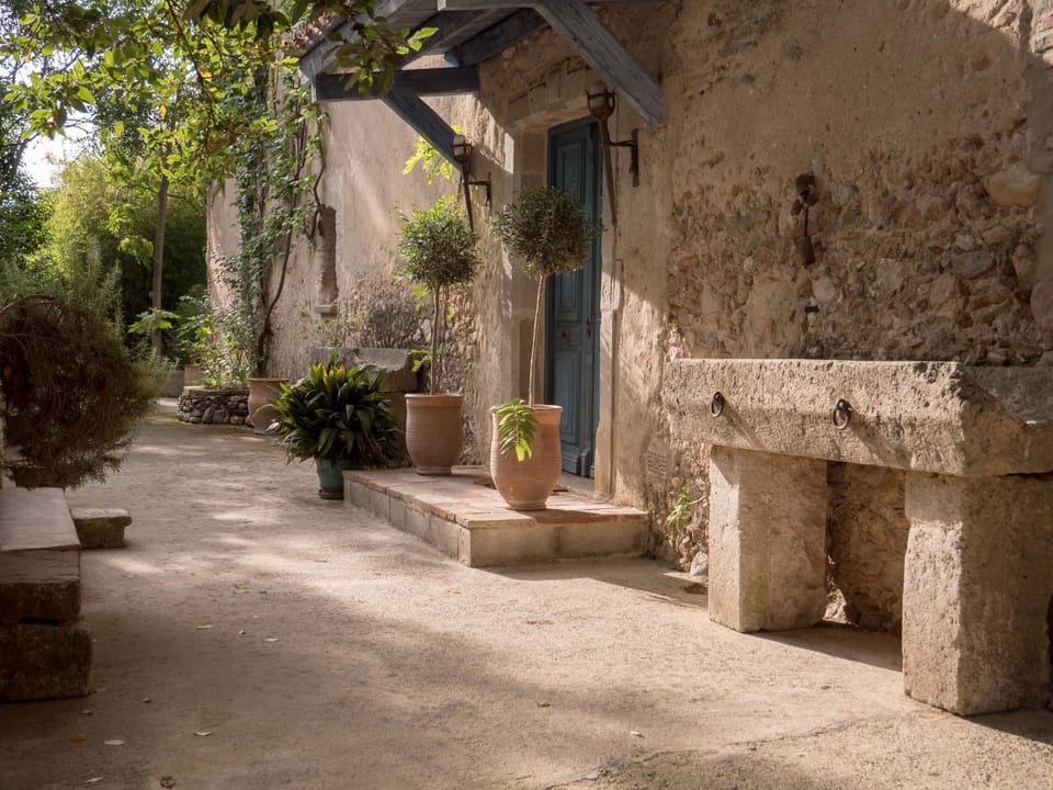 Facade/entrance, Spring, Day, Garden, Garden view, Landmark view