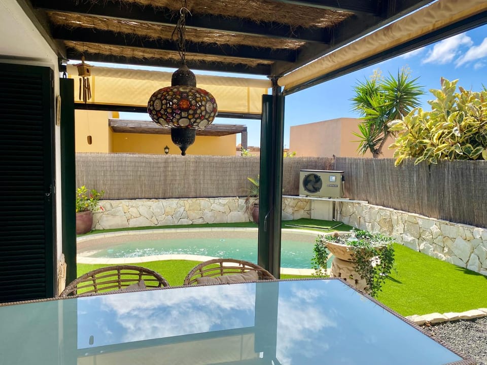 Dining area, Swimming pool