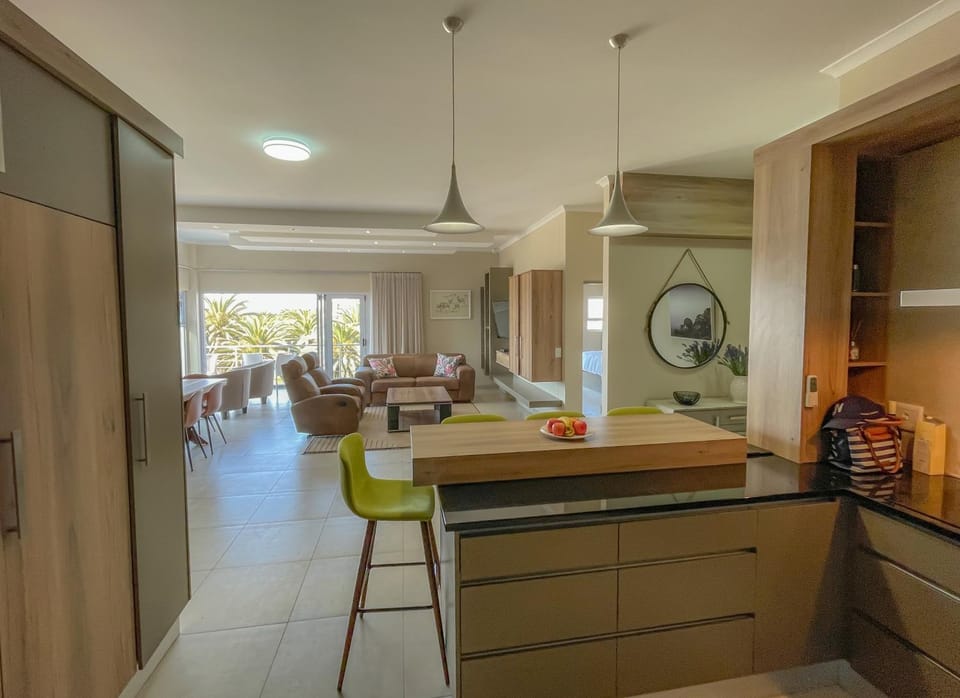 Kitchen or kitchenette, Living room, Seating area