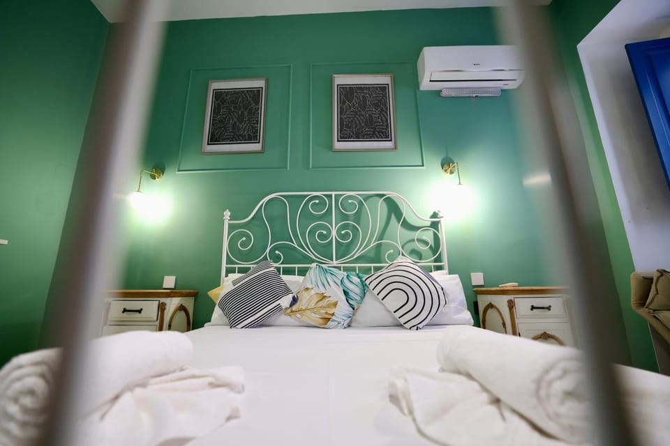 Bed, Photo of the whole room, Bedroom, towels, air conditioner