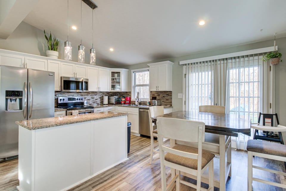 5 Mi to The USAF Museum Dayton Home, Walk to Park House in Beavercreek