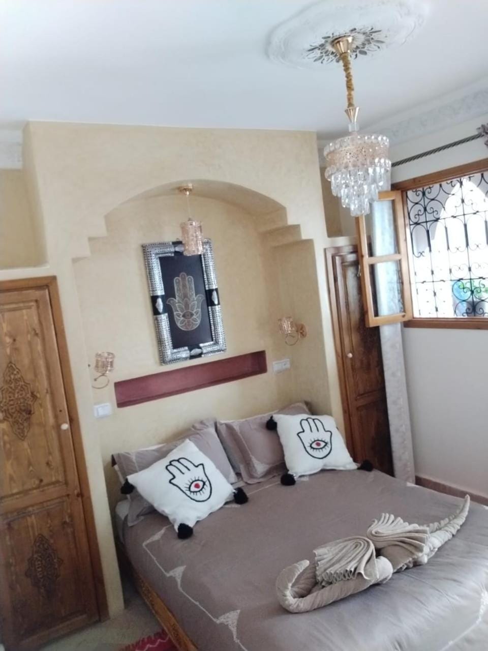 Bed, Photo of the whole room, Bedroom, towels
