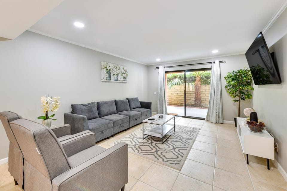 Resort Perks, Private Patio: Palm Springs Condo! House in Palm Springs