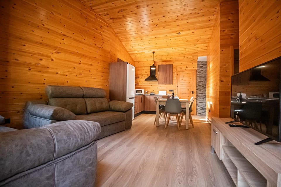 TV and multimedia, Kitchen or kitchenette, Living room, Seating area, Dining area