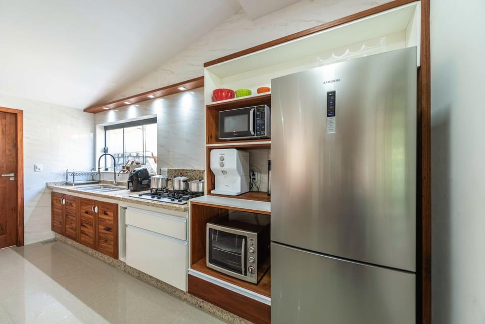 minibar, stove, toaster