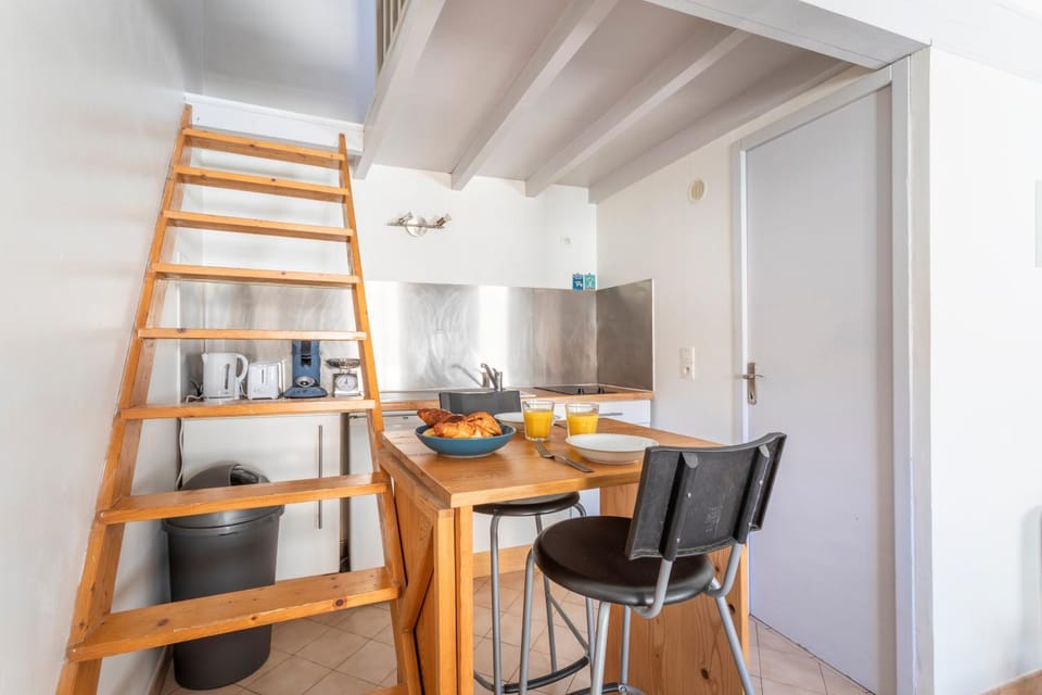 Coffee/tea facilities, Kitchen or kitchenette, Dining area