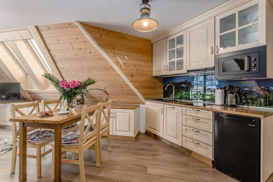 Dining area, dishwasher, minibar, stove