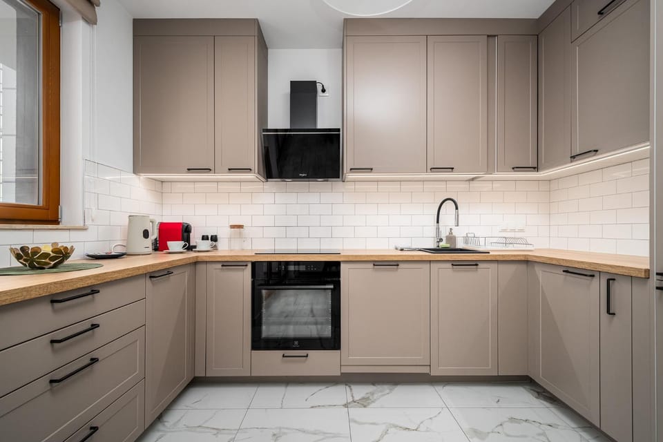 Kitchen or kitchenette, oven, stove