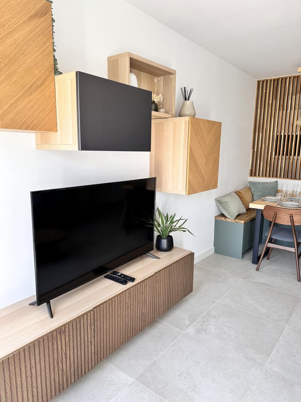 Communal lounge/ TV room, Living room, Seating area